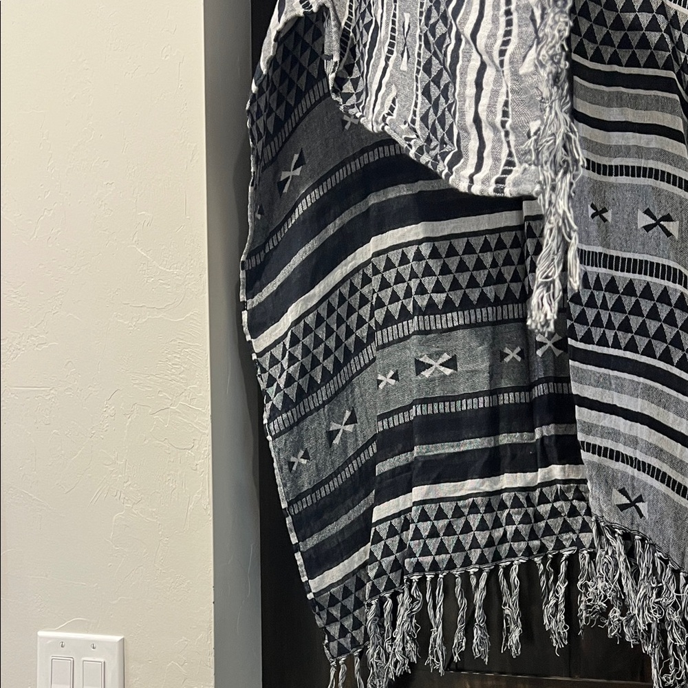 Patterned Fringe Throw Shawl - Picture 2 of 3